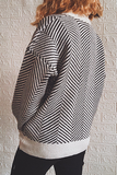 Suéter informal con cuello en V y hebilla dividida a rayas