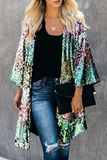 Prendas de abrigo con lentejuelas bordadas y patchwork callejero de moda