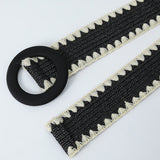 Cinturones informales en contraste con bloques de color dulce