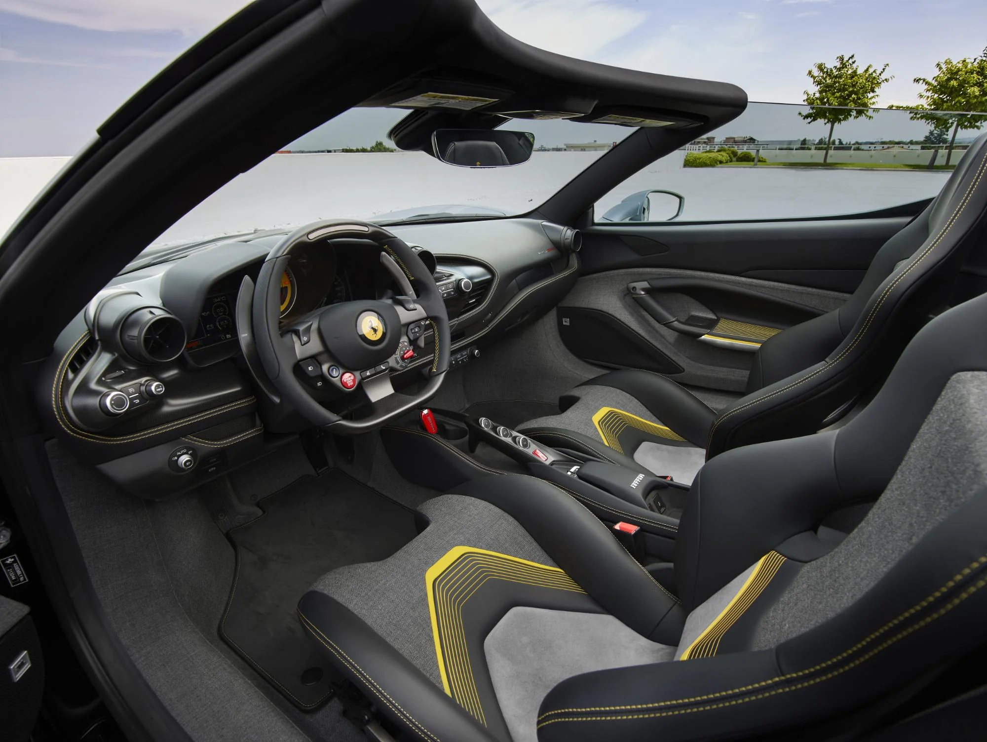Unique with thermal V8 engine, a jewel of automotive engineering