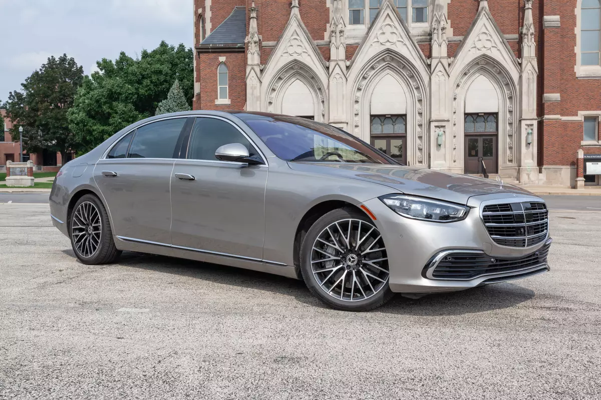 mercedes with grille