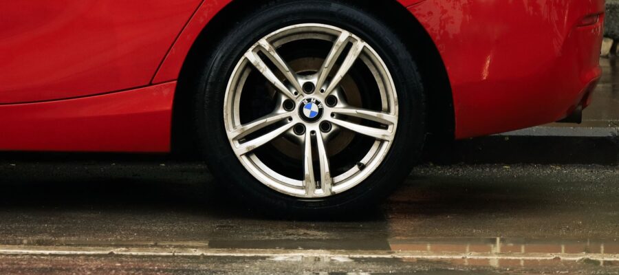 BMW temporarily suspends production of the iX1 model due to wheel shortage