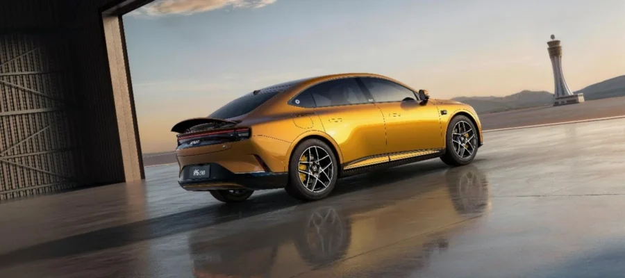 Smart unveils the first official images of the new #6 EHD, the first sedan in the history of the brand