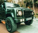 The restyling of the Land Rover Defender will also be available in a 4-seater version