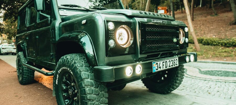 The restyling of the Land Rover Defender will also be available in a 4-seater version