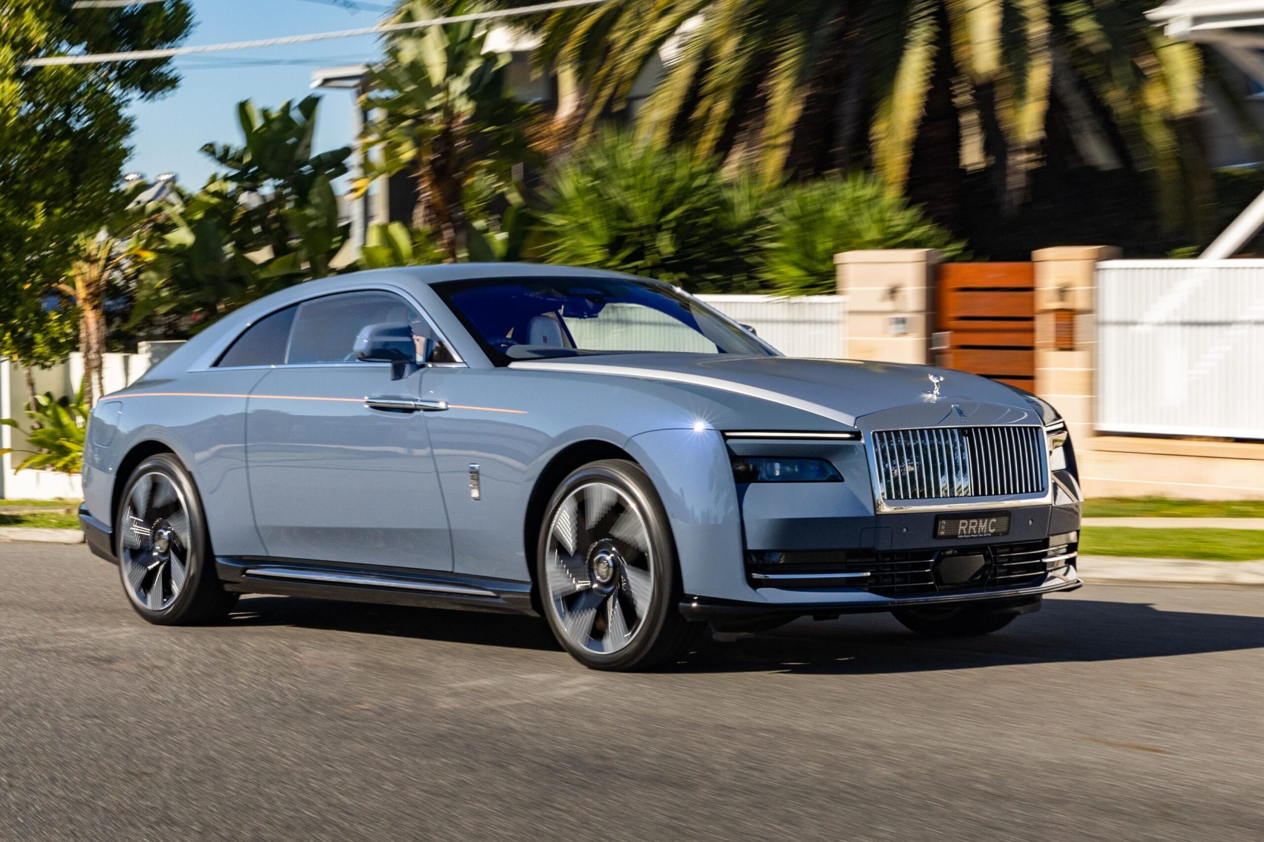 Rolls-Royce abandons electrification and retains the V12 engine in future models